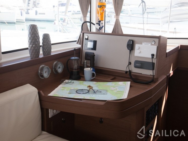 Lagoon 42 - Yacht Charter Sailica