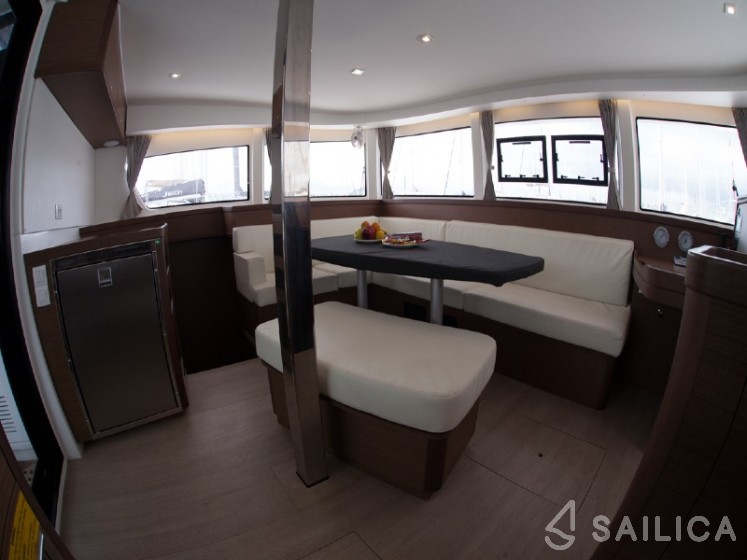 Lagoon 42 - Yacht Charter Sailica