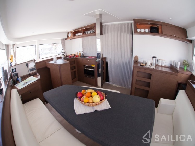 Lagoon 42 - Yacht Charter Sailica