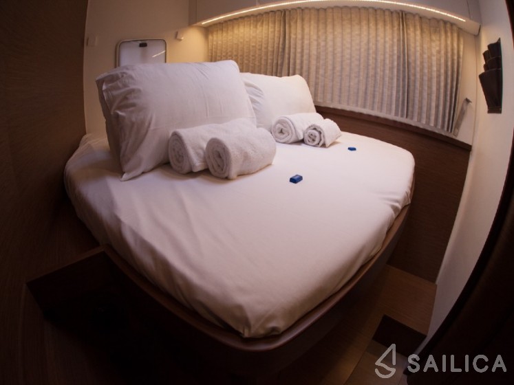 Lagoon 42 - Yacht Charter Sailica