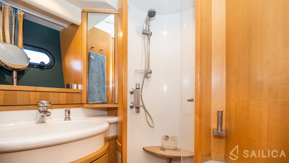 Sail boat - Yacht Charter Sailica