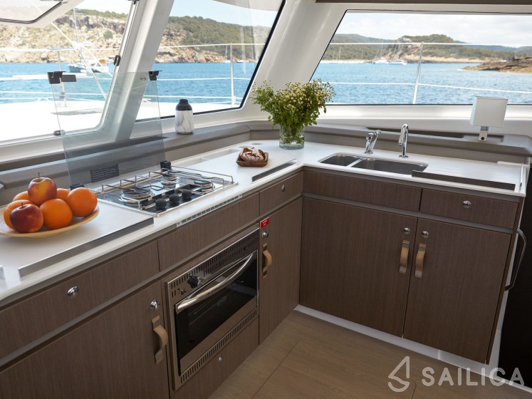 Bali Catspace - Yacht Charter Sailica