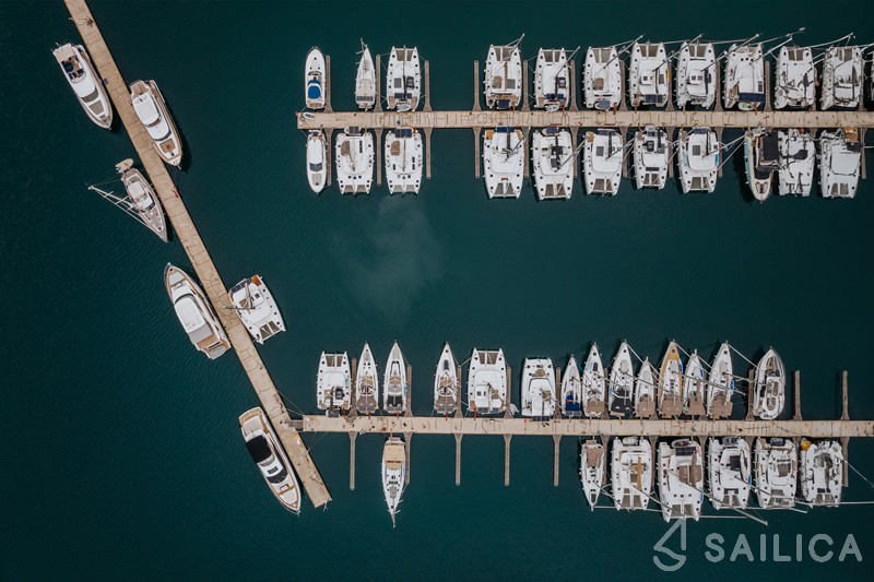 Bali Catspace - Yacht Charter Sailica