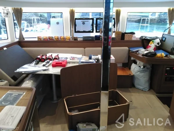 Lagoon 42 - Yacht Charter Sailica