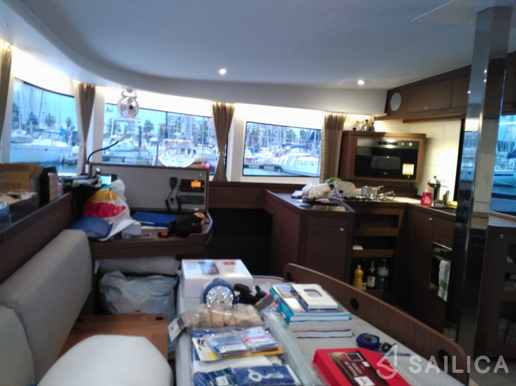 Lagoon 42 - Yacht Charter Sailica