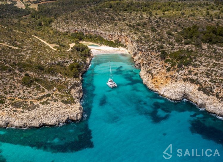 Lagoon 55 - Yacht Charter Sailica