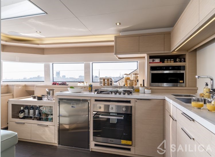 Lagoon 55 - Yacht Charter Sailica