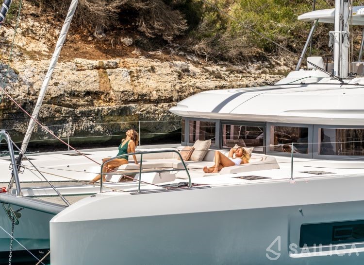 Lagoon 55 - Yacht Charter Sailica