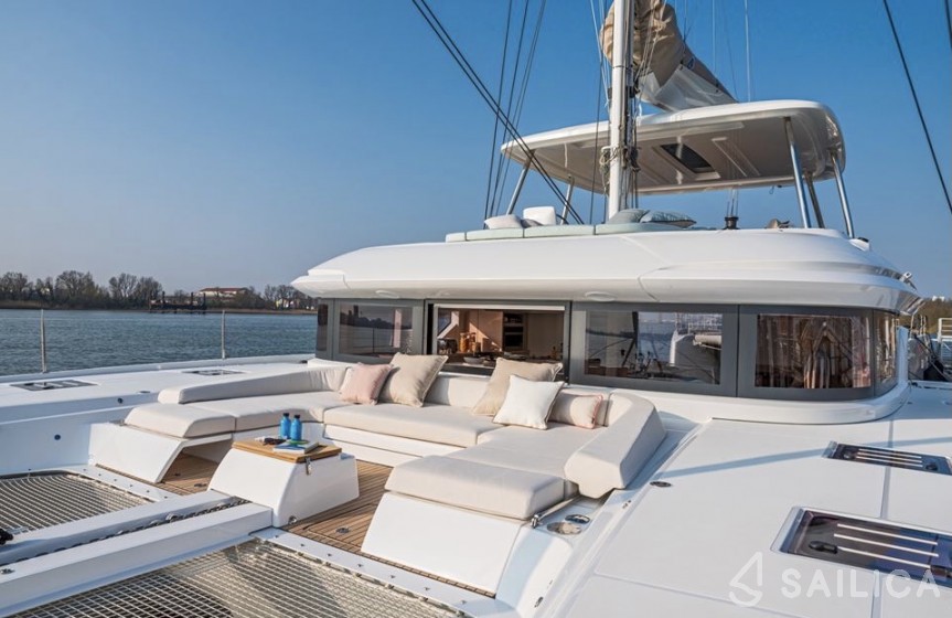 Lagoon 55 - Yacht Charter Sailica