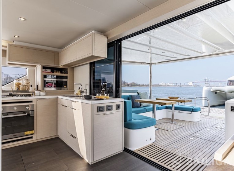 Lagoon 55 - Yacht Charter Sailica