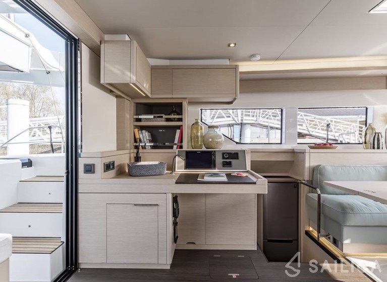 Lagoon 55 - Yacht Charter Sailica