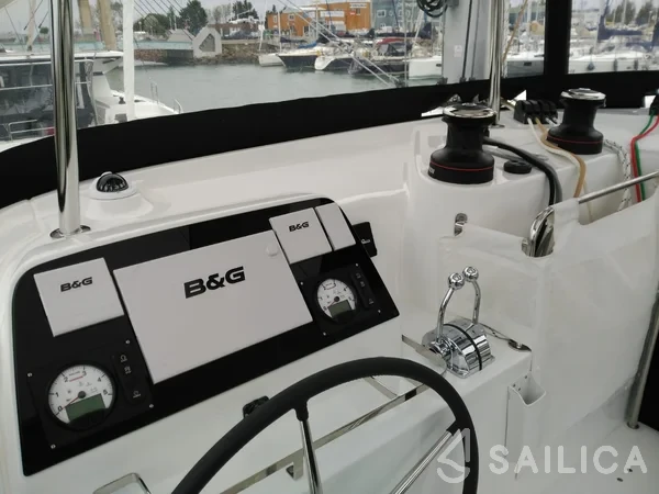 Lagoon 42 - Yacht Charter Sailica