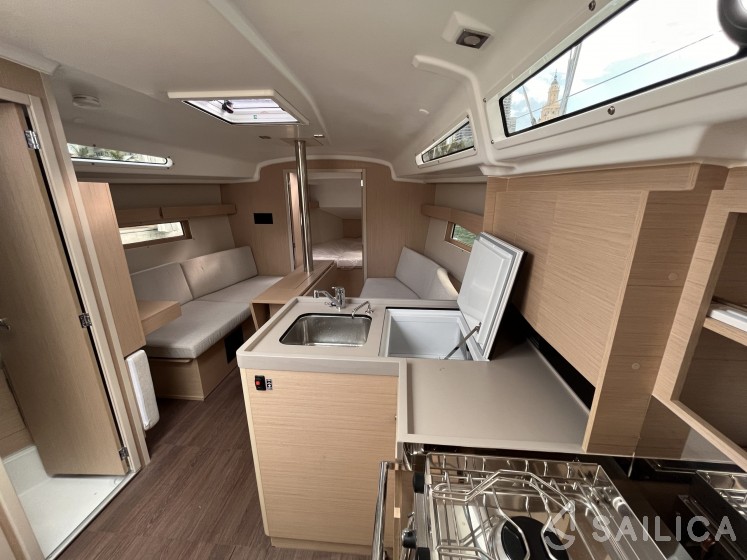 Oceanis 34.1 - Yacht Charter Sailica