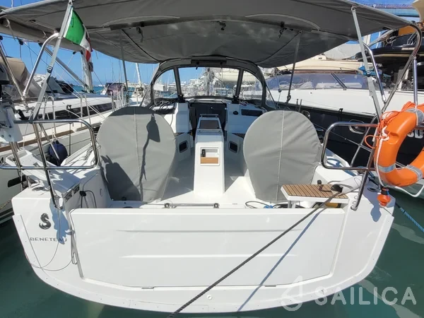 Oceanis 34.1 - Yacht Charter Sailica