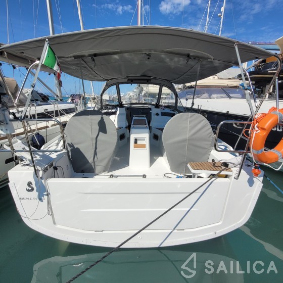 Oceanis 34.1 - Yacht Charter Sailica