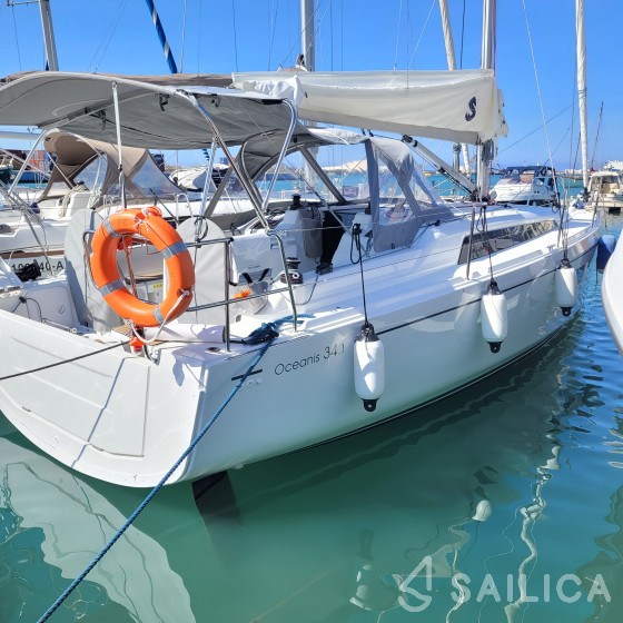 Oceanis 34.1 - Yacht Charter Sailica