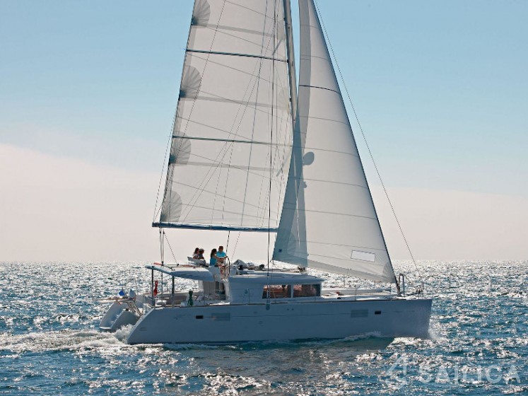 Lagoon 450  Flybridge - Yacht Charter Sailica
