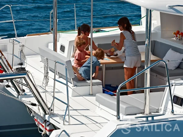Lagoon 450  Flybridge - Yacht Charter Sailica