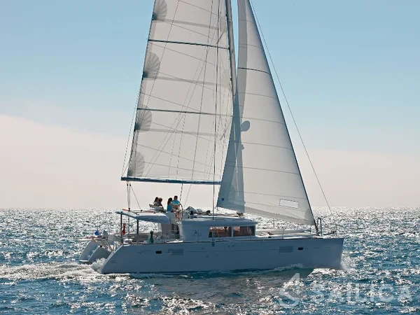 Lagoon 450  Flybridge - Yacht Charter Sailica