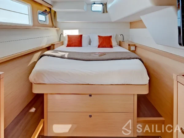 Lagoon 450  Flybridge - Yacht Charter Sailica
