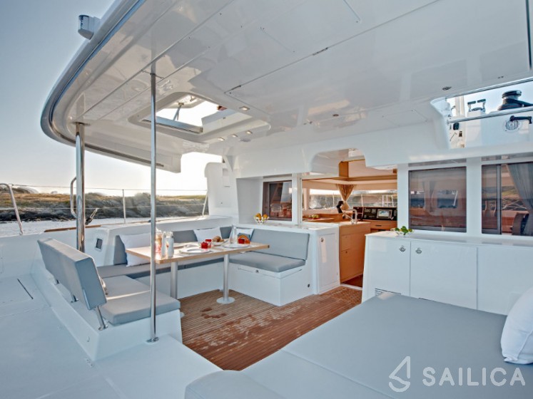 Lagoon 450  Flybridge - Yacht Charter Sailica