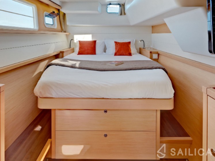 Lagoon 450  Flybridge - Yacht Charter Sailica