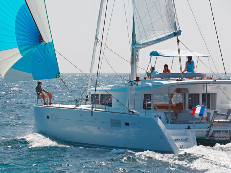 Lagoon 450  Flybridge - Yacht Charter Sailica