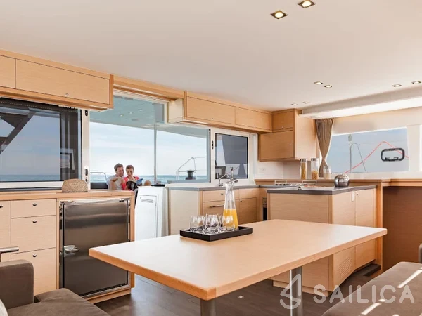 Lagoon 450  Flybridge - Yacht Charter Sailica
