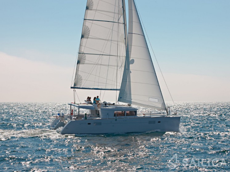 Lagoon 450  Flybridge - Yacht Charter Sailica
