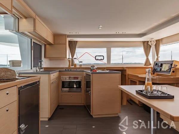 Lagoon 450  Flybridge - Yacht Charter Sailica
