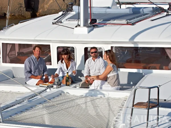 Lagoon 450  Flybridge - Yacht Charter Sailica