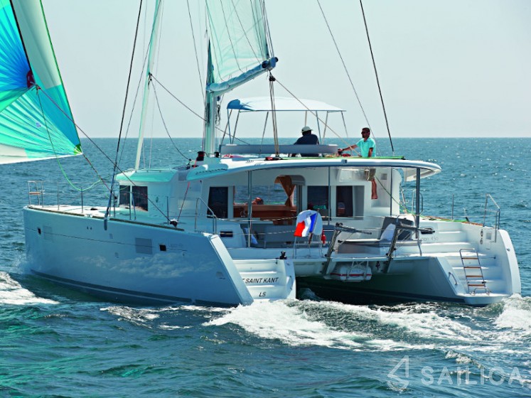 Lagoon 450  Flybridge - Yacht Charter Sailica
