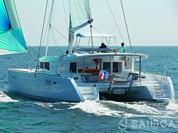 Lagoon 450  Flybridge - Yacht Charter Sailica