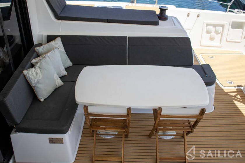 Lagoon 42 - Yacht Charter Sailica
