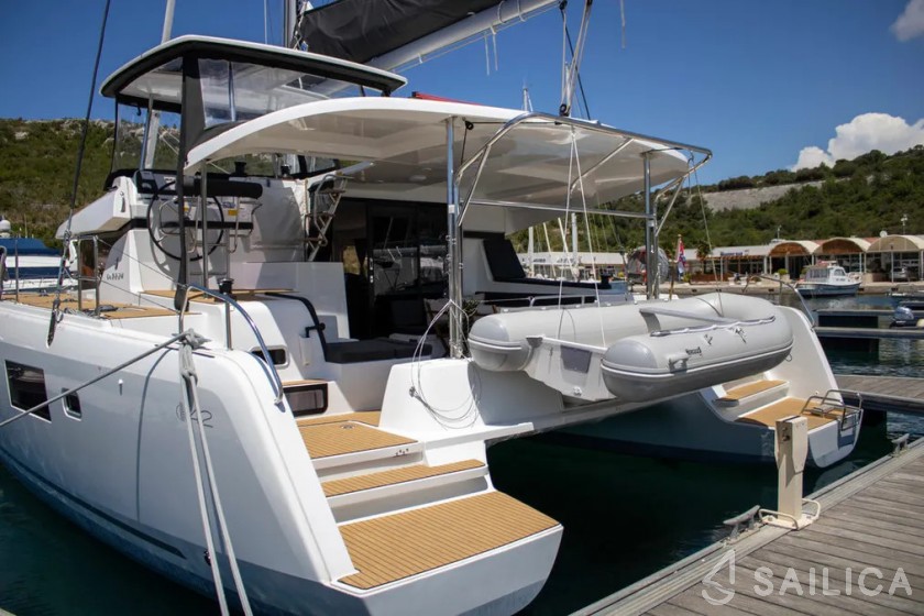 Lagoon 42 - Yacht Charter Sailica