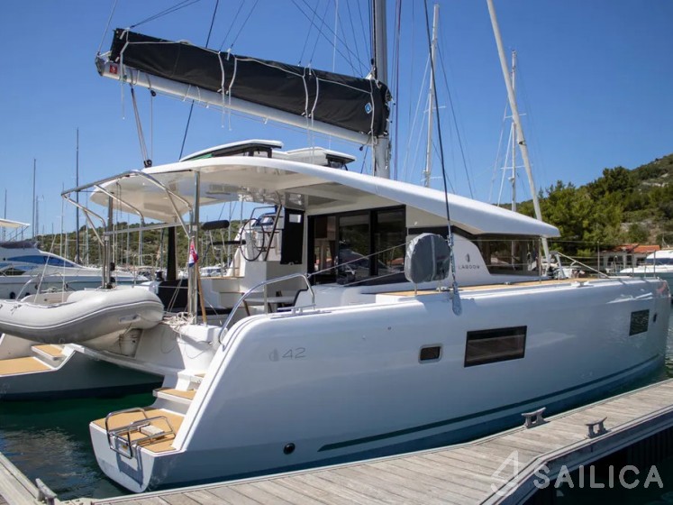 Lagoon 42 - Yacht Charter Sailica