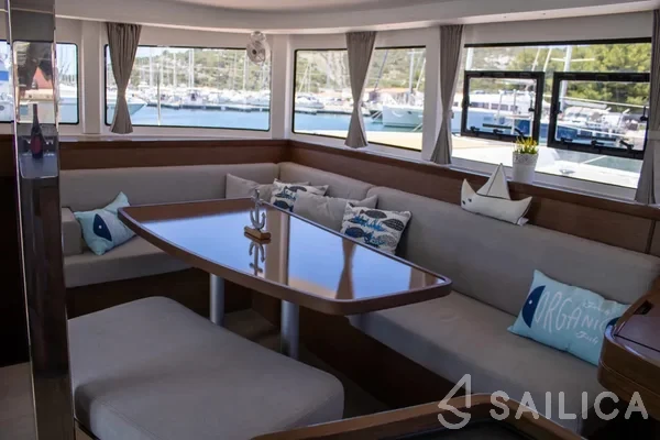 Lagoon 42 - Yacht Charter Sailica