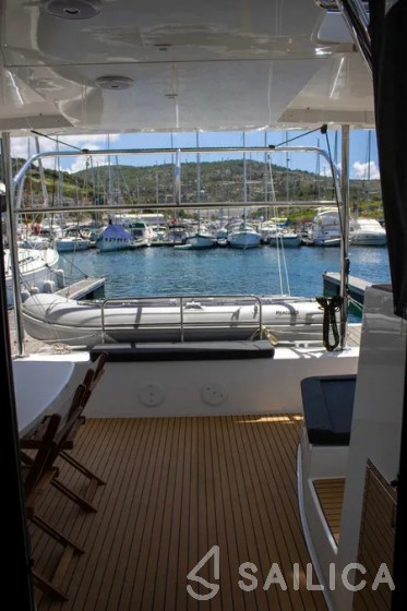 Lagoon 42 - Yacht Charter Sailica
