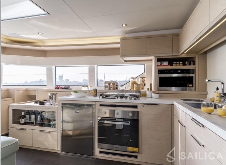 Lagoon 55 - Yacht Charter Sailica