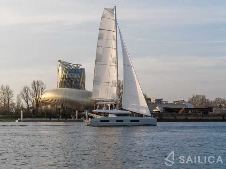 Lagoon 55 - Yacht Charter Sailica