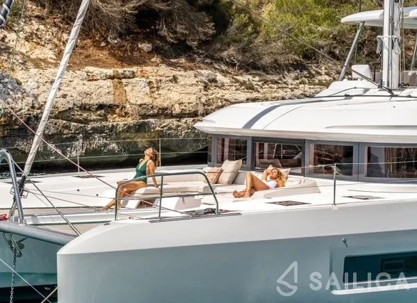 Lagoon 55 - Yacht Charter Sailica