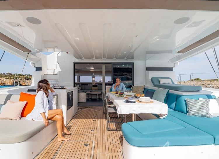 Lagoon 55 - Yacht Charter Sailica