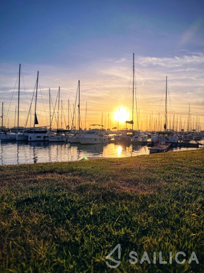 Aventura 37 - Yacht Charter Sailica