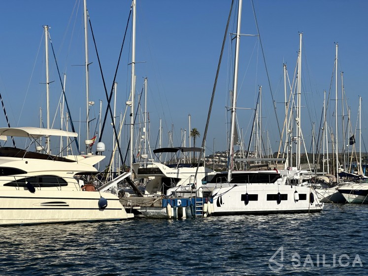 Aventura 37 - Yacht Charter Sailica