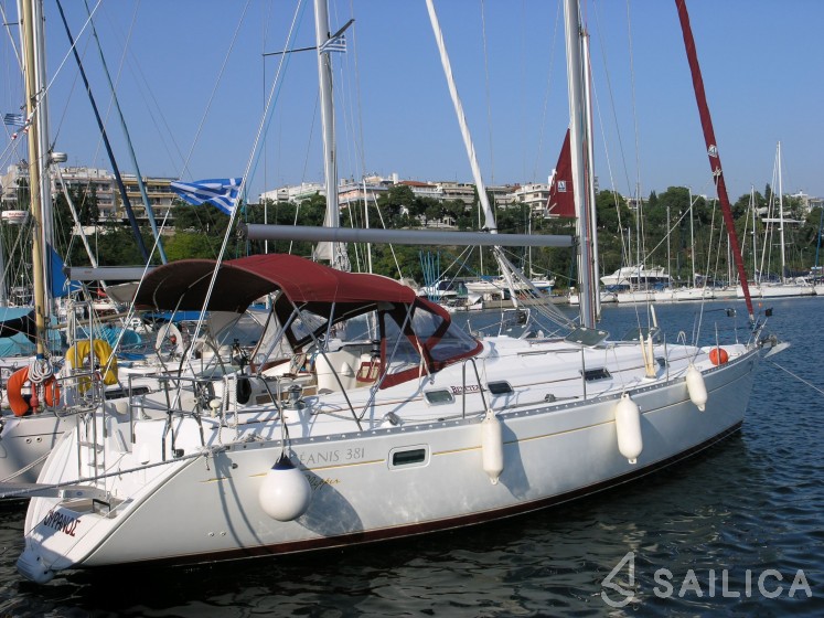 Oceanis 38.1 - Yacht Charter Sailica