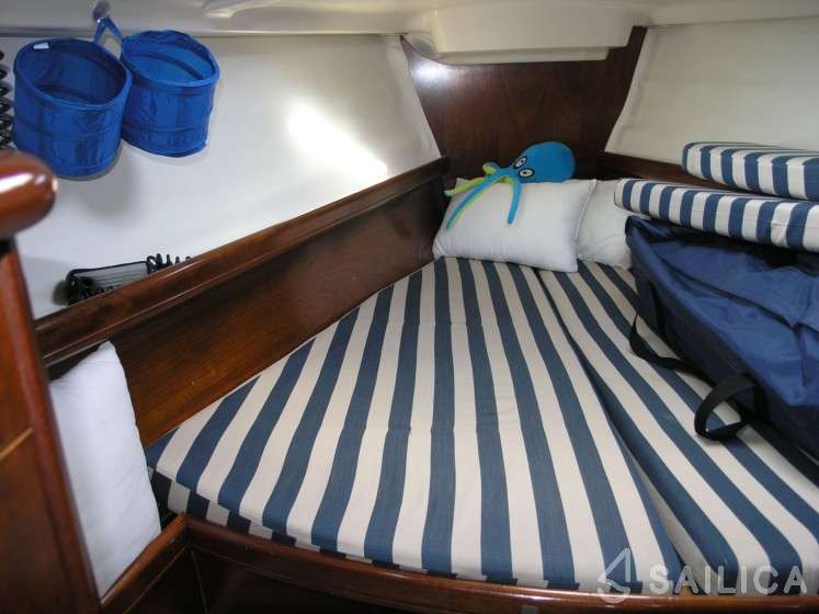 Oceanis 38.1 - Yacht Charter Sailica