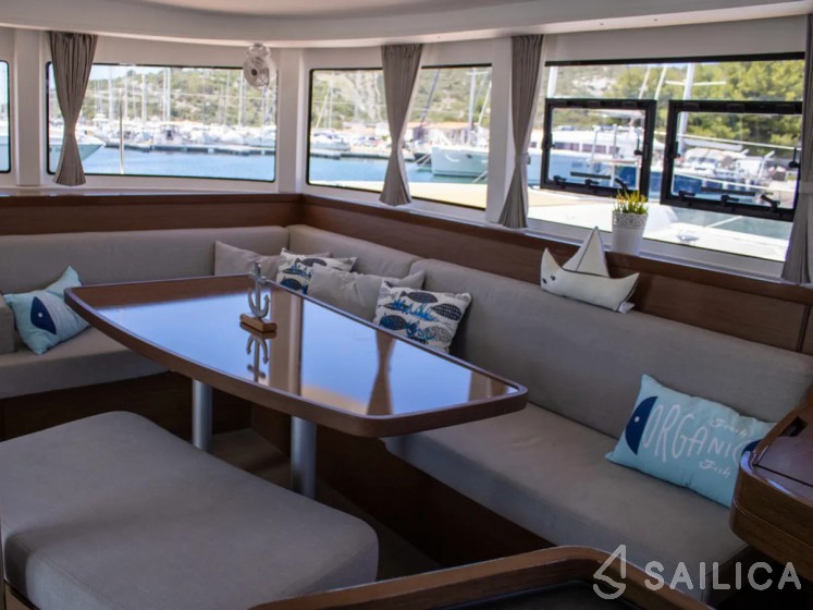 Lagoon 42 - Yacht Charter Sailica