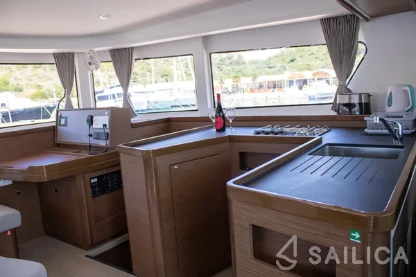 Lagoon 42 - Yacht Charter Sailica