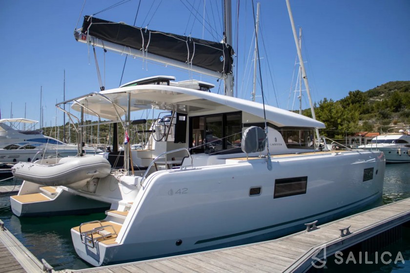 Lagoon 42 - Yacht Charter Sailica