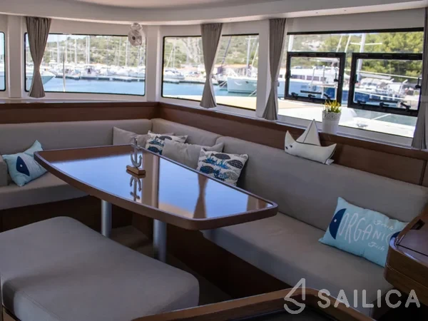Lagoon 42 - Yacht Charter Sailica